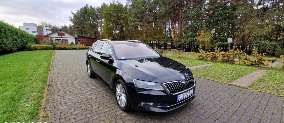 Skoda Superb cena 89800 przebieg: 144000, rok produkcji 2017 z Warszawa małe 742